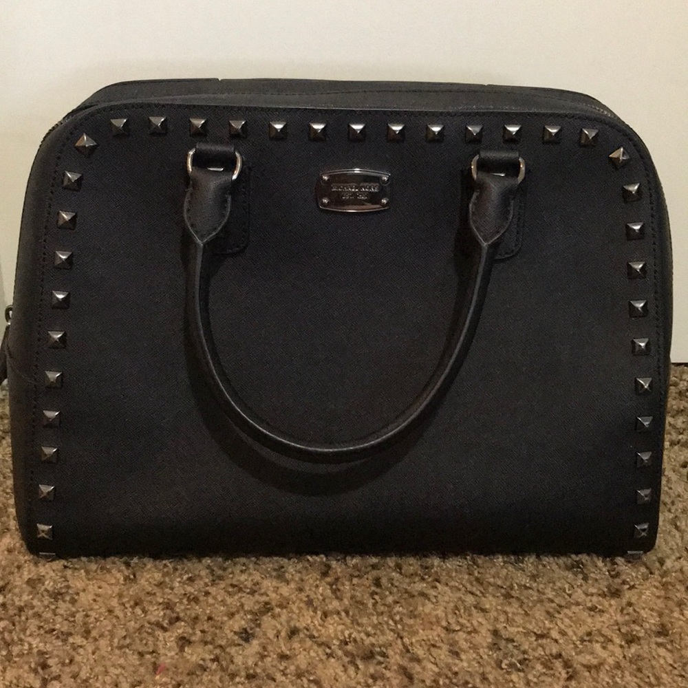 ✨✨ Michael Kors Large Studded Saffiano Satchel ✨✨